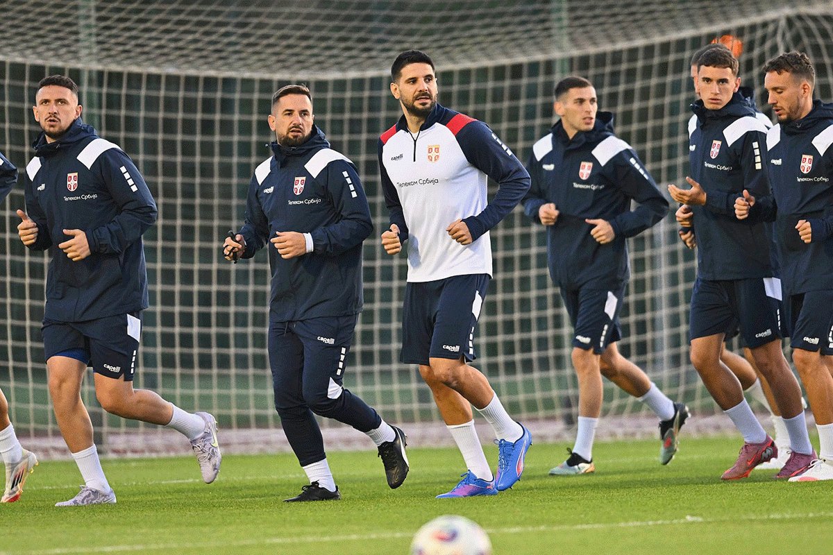 Četvorica fudbalera zakasnila na okupljanje Srbije
