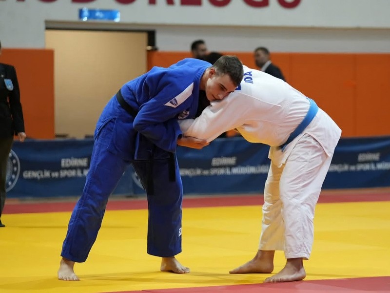 Odlikaš iz Zvornika čudo od mladića: Uspješan džudista svira dva instrumenta i želi liječiti neizlječive bolesti (FOTO)