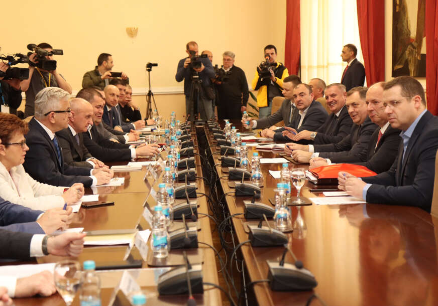 Rješava li se Dodik „prikolica“: Cenzus od 5 odsto visi nad glavom partnera SNSD u vlasti