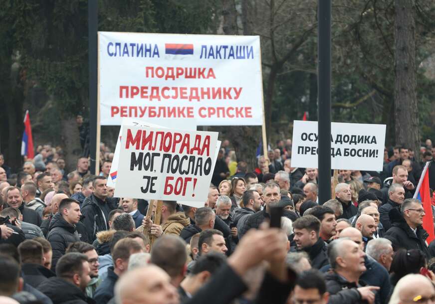 Milorad Dodik okončao skup podrške institucijama Srpske pjesmom Mitra Mirića