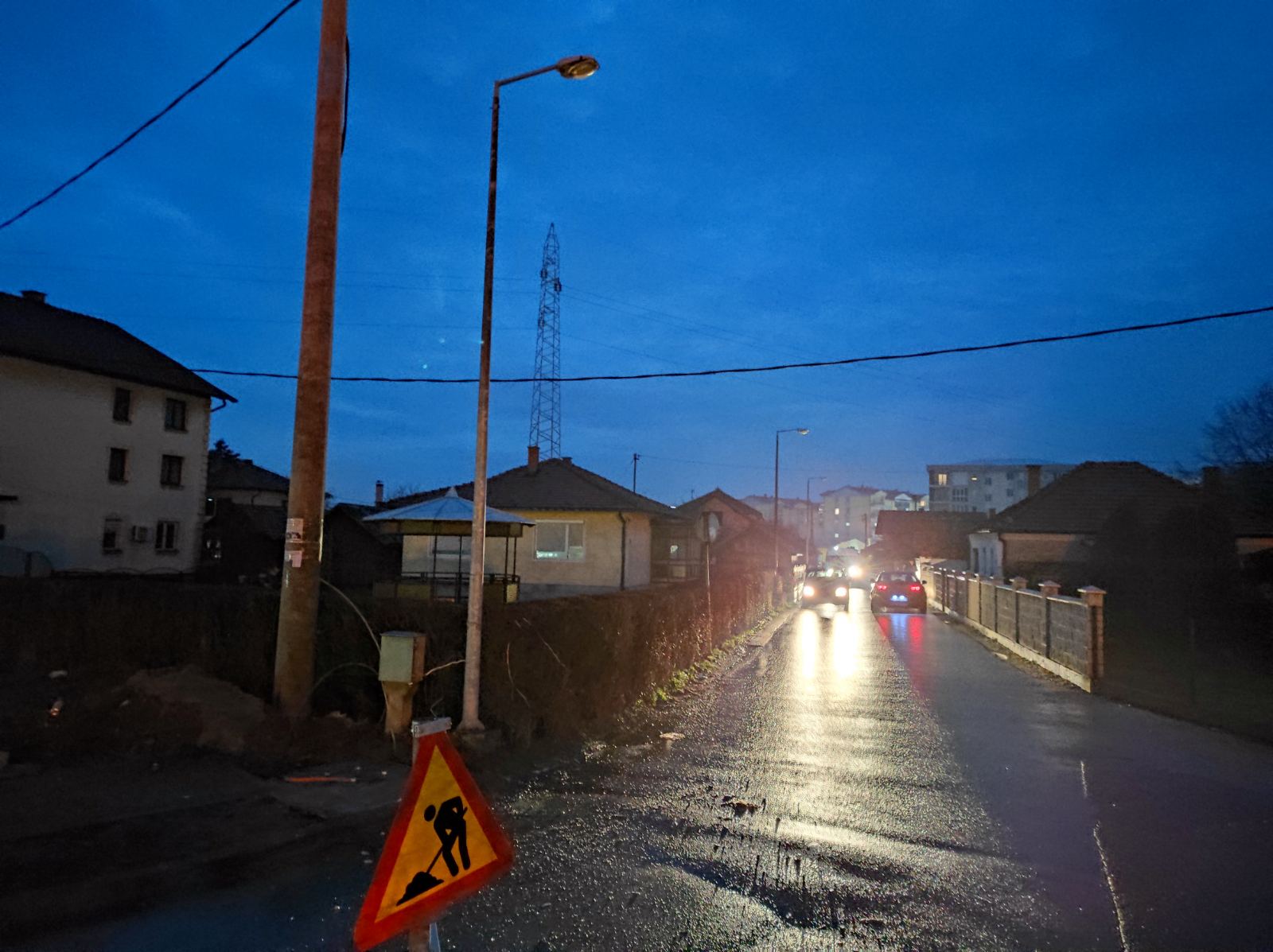 Bijeljinska ulica bez javne rasvjete: Djeca krenula u školu, roditelji zabrinuti (FOTO)