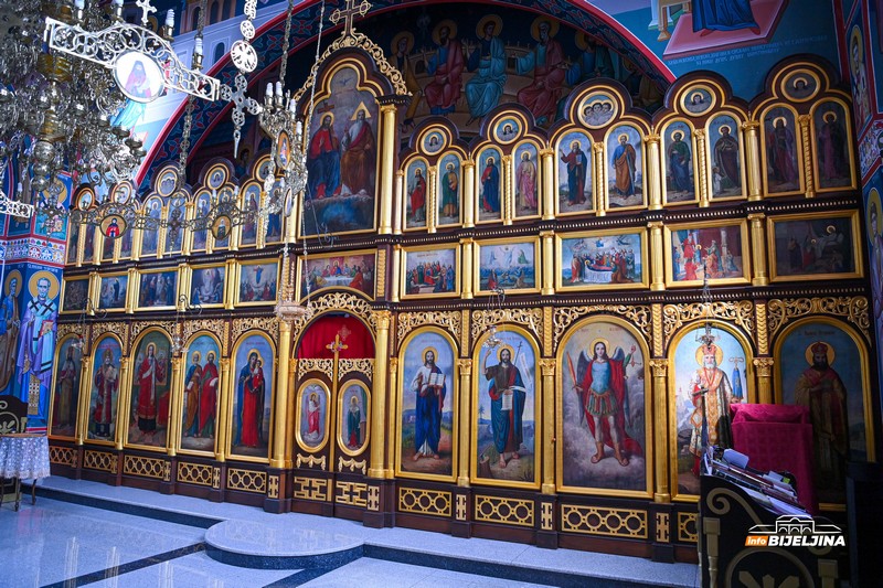 InfoBijeljina u Dragaljevcu: Brojne kuće zaključane, a nekad se po cijeli dan orila pjesma (FOTO, VIDEO)