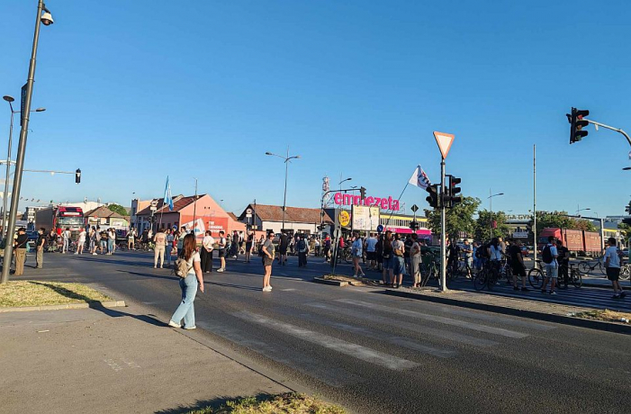 Završene blokade raskrsnica u Novom Sadu, nekoliko osoba privedeno
