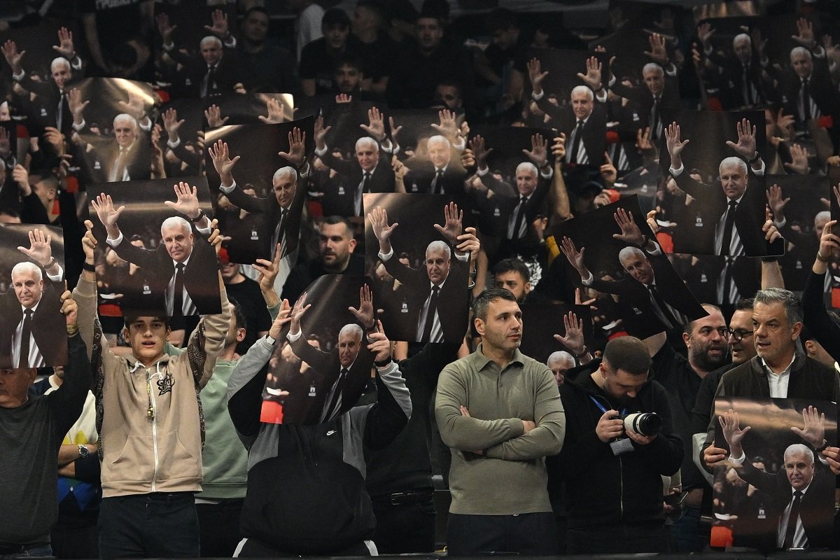 Navijači Partizana izviždali košarkaše, puna Arena podržala Obradovića