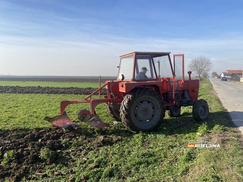 Semberci pripremaju zemljište za proljeće: Koje mjere donose bolji rast i razvoj biljaka?