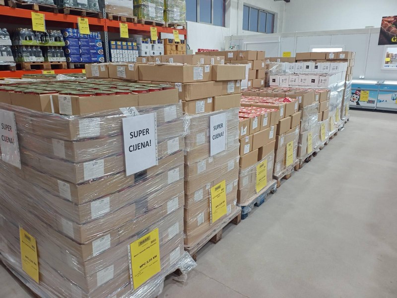 Mere market u Bijeljini mijenja trendove u kupovini: Prepoznatljivi po niskim cijena (FOTO)