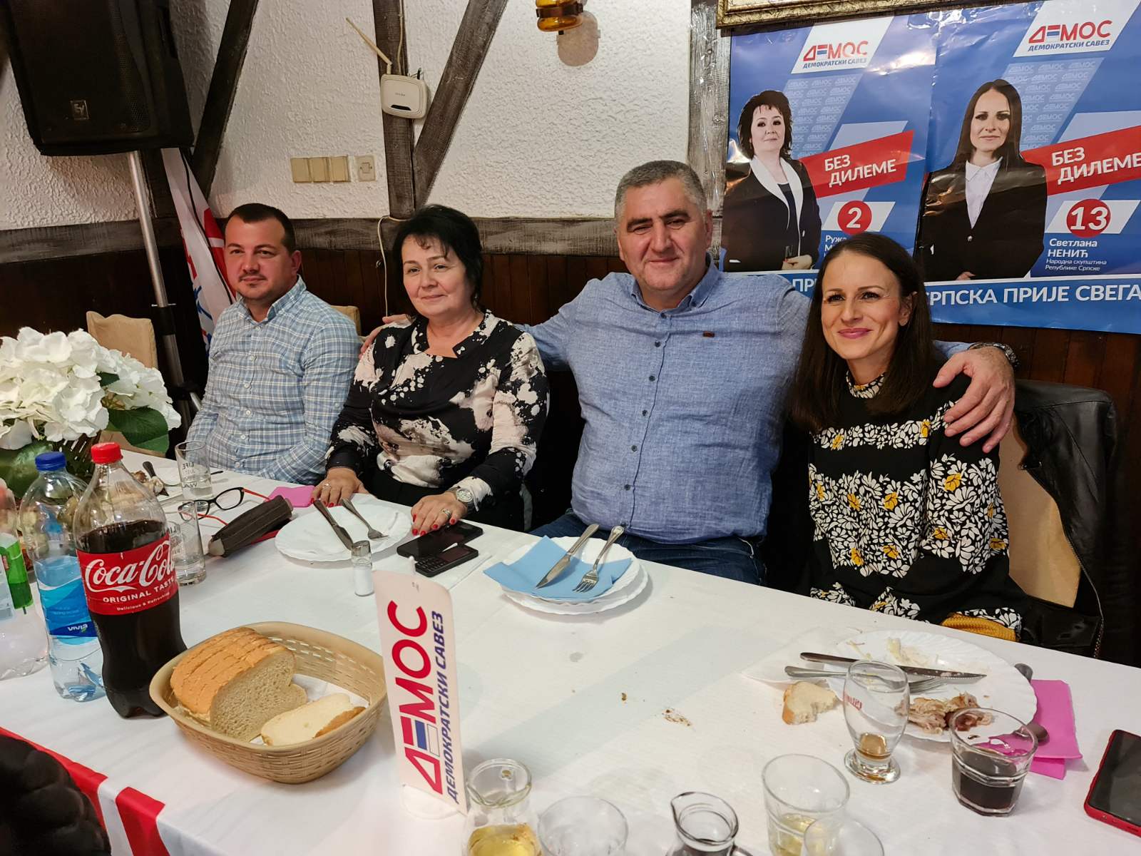 Spektakularna tribina DEMOS-a u Dvorovima (FOTO)