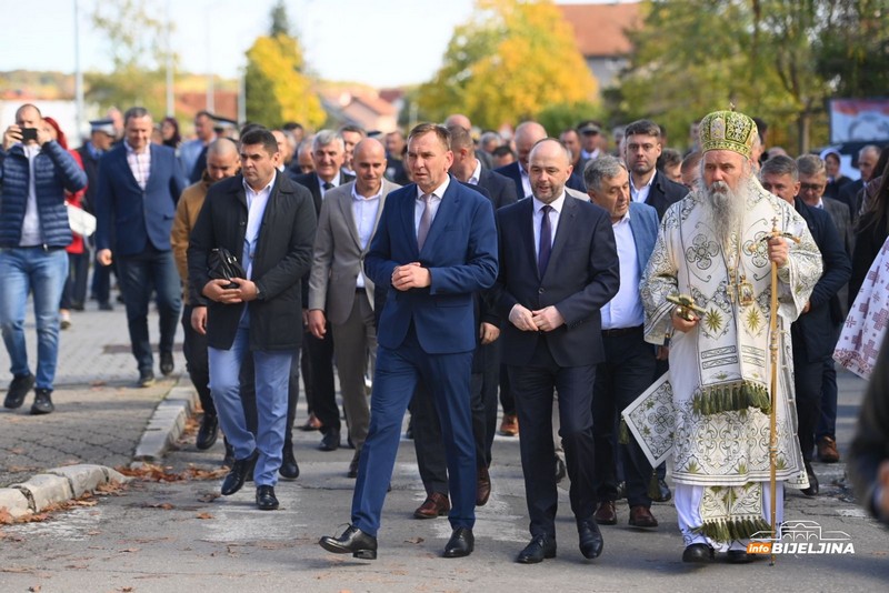 Mitropolit Fotije blagloslovio Ugljevik: Grad vjere, ljudi i budućnosti (FOTO)