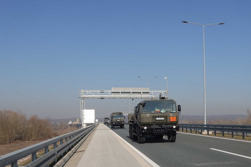 Vozila EUFOR na auto-putu 9. januar i u Doboju (FOTO)
