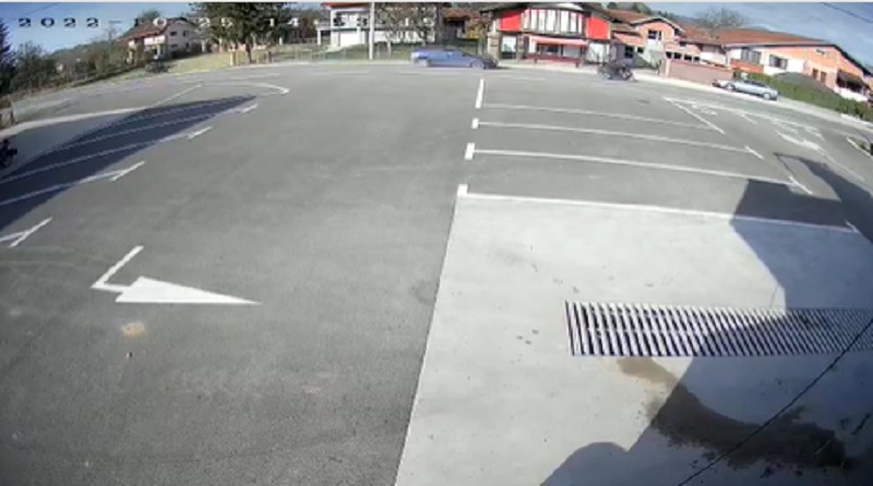 Stravična saobraćajka u Kotor Varošu, motociklista završio na UKC RS (VIDEO)