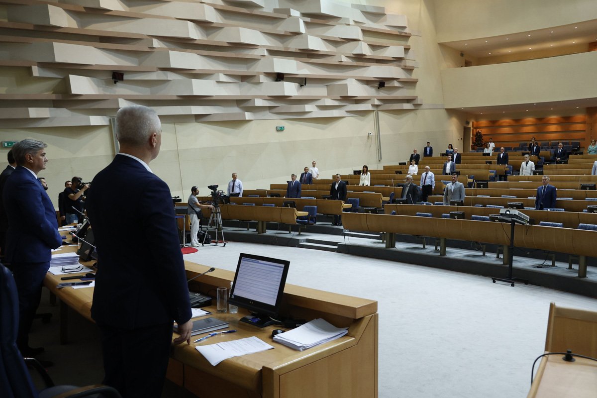 Nova vlast nastavila kao stare, nema reformi