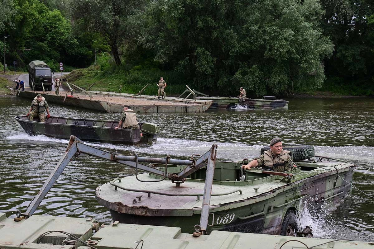 Vojska Srbije postavila most preko Velike Morave