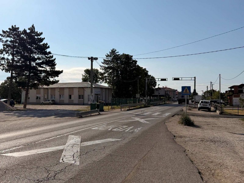 Patkovača: Kod osnovne škole postavljen semafor (FOTO)