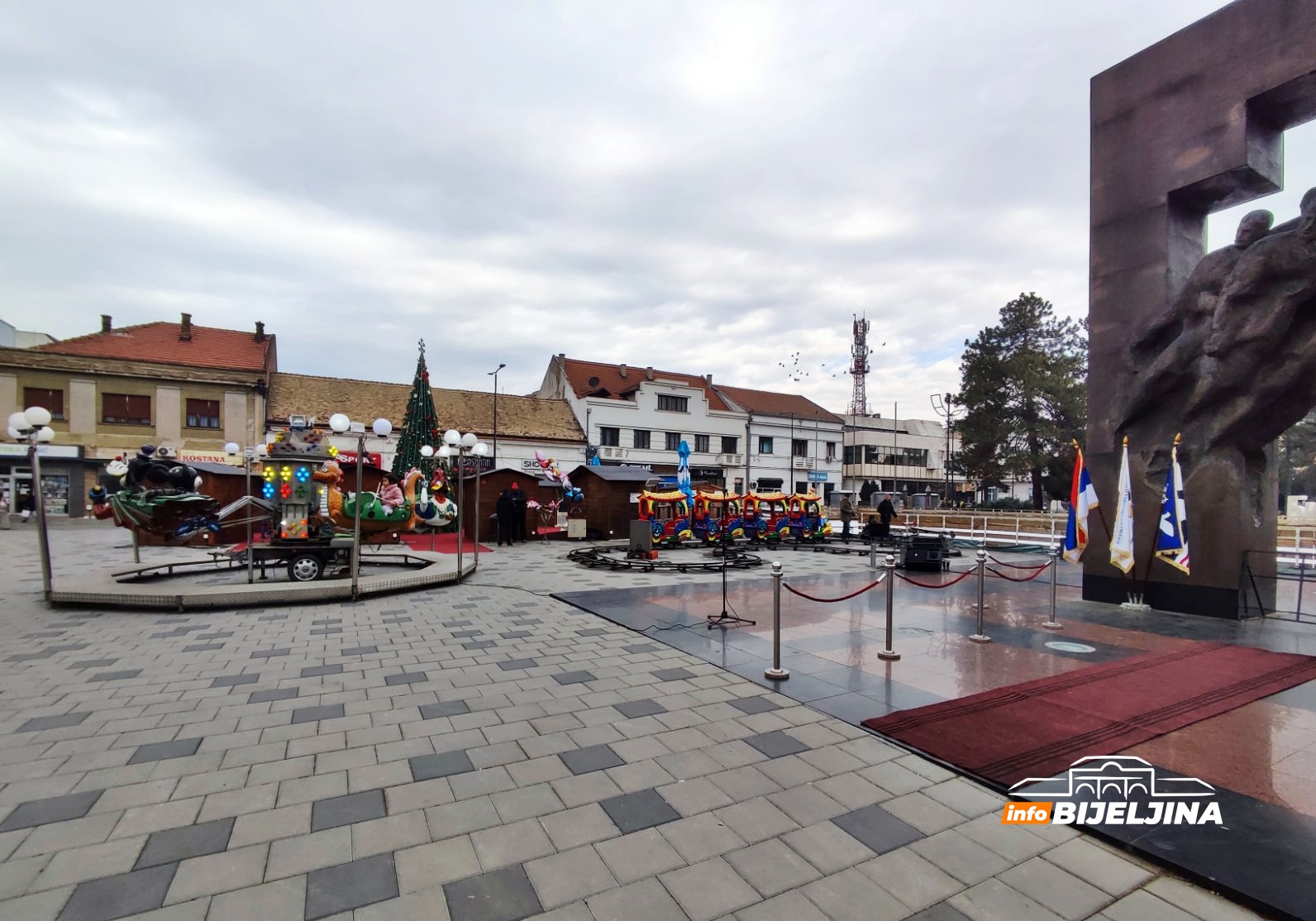 VAŠAR U CENTRU BIJELJINE Ringišpili stigli gdje im mjesto nije (FOTO)