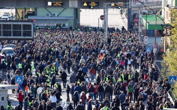 Protesti u Italiji zbog obavezne Covid propusnice za zaposlene