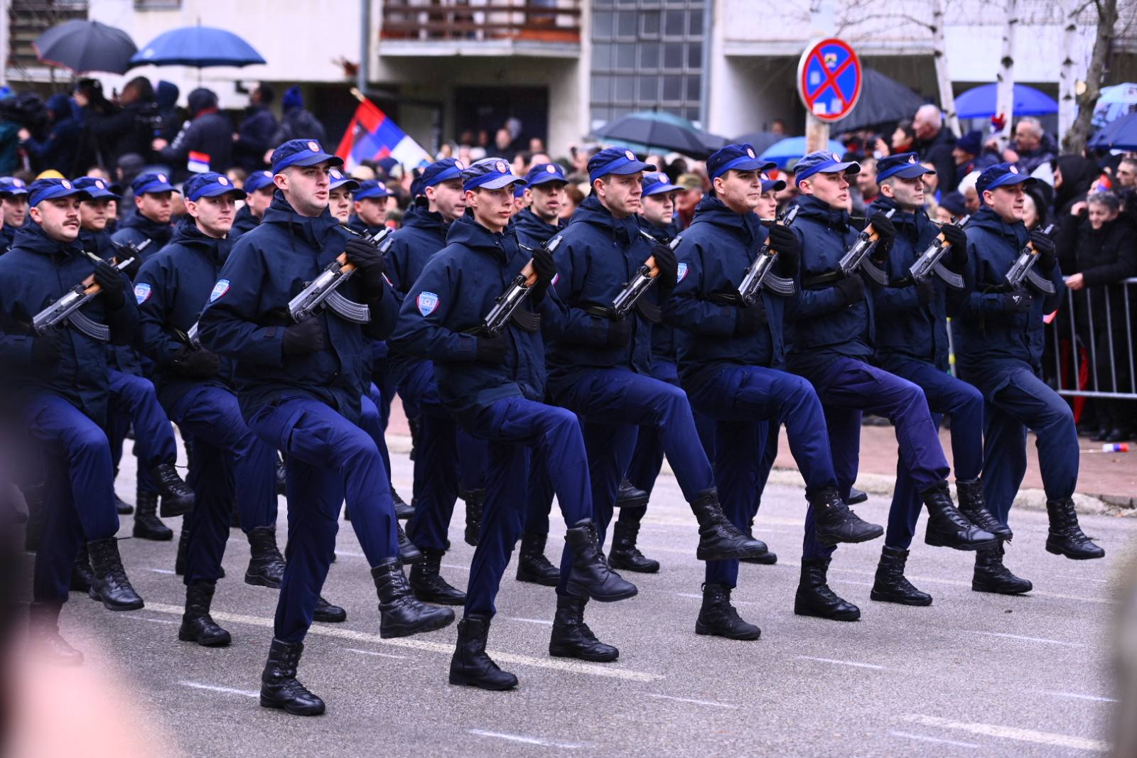 Krenuo svečani defile ulicama Istočnog Sarajeva (FOTO)