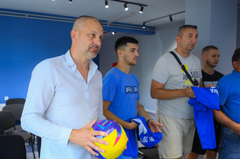 Podrška mladima: PSS Bijeljina donirao sportsku opremu FK “Drina” Amajlije (FOTO)