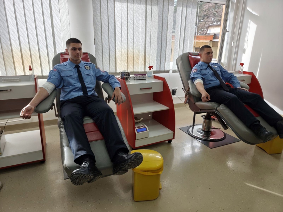 Akcija dobrovoljnog darivanja krvi u Bijeljini: Policajci uvijek spremni da reaguju da bi pomogli građanima