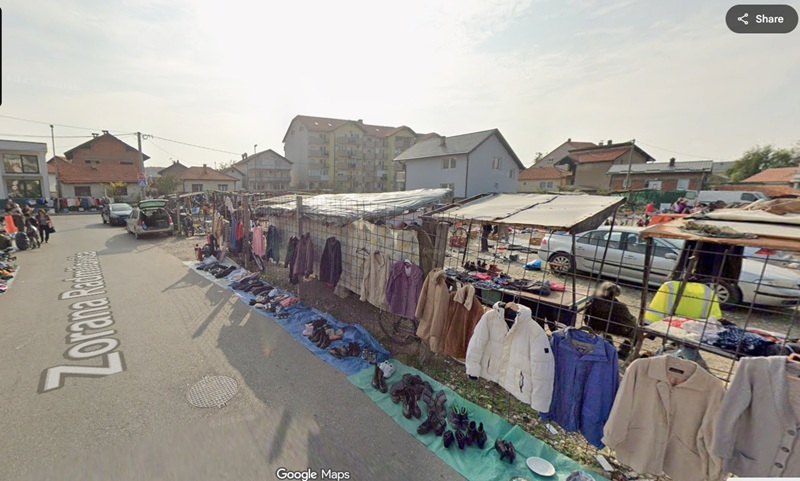 Šta je Google vozilo snimilo u Bijeljini: Stolica čuva parking, a djeci je sve bilo jasno (FOTO)