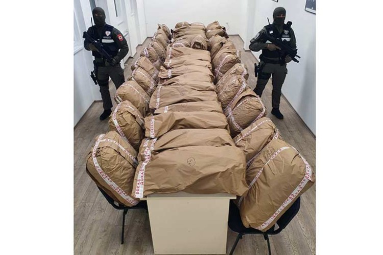 Pronađena 303 kilograma skanka, oduzeti skupocjeni automobili: U akciji 