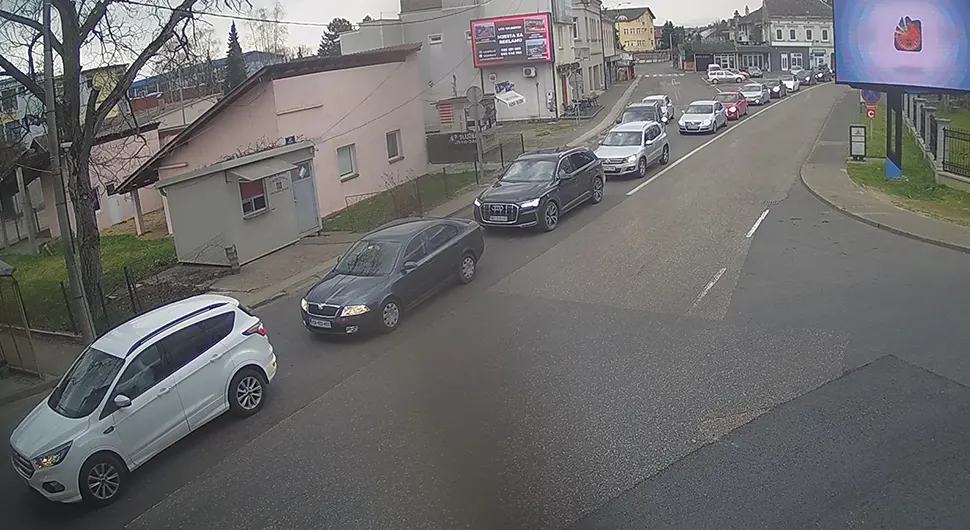 Vozači, imajte strpljenja: Gužve na granicama na izlazu iz BiH