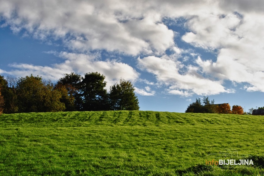 Danas pretežno sunčano, ponegdje kratkotrajni pljuskovi
