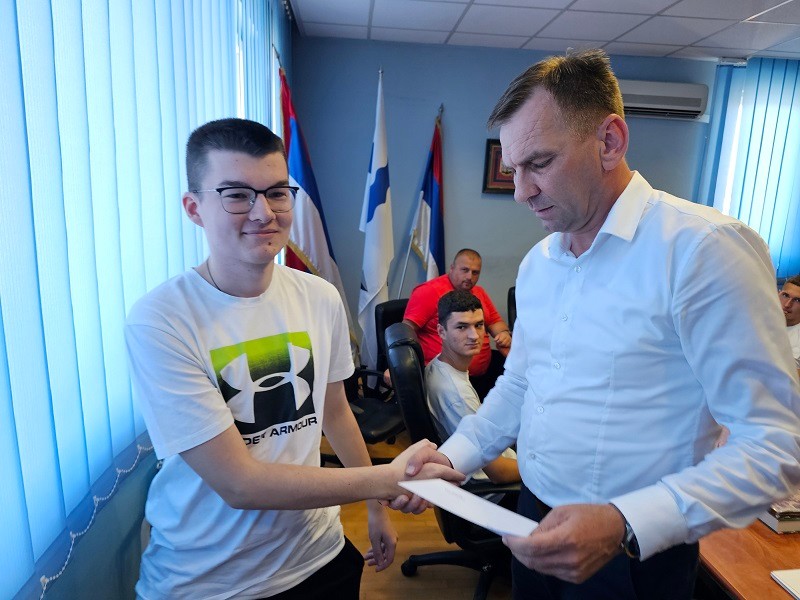 Nagrade najboljim srednjoškolcima od opštine Ugljevik: Znanjem grade sebe i svoj Ugljevik