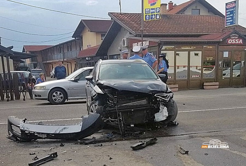 Detalji sudara kod Bijeljine: Mladić prevezen na VMA, ima povrede glave i grudnog koša (FOTO)