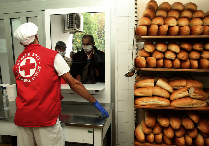 Donacija Vlade RS za rad Crvenog krsta: Najugroženijima 500.000 kilograma brašna