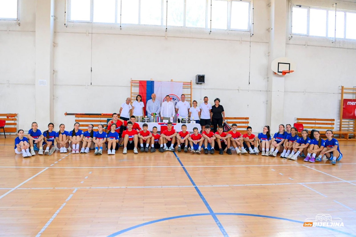 U Dvorovima svečano otvoren košarkaški kamp (FOTO)