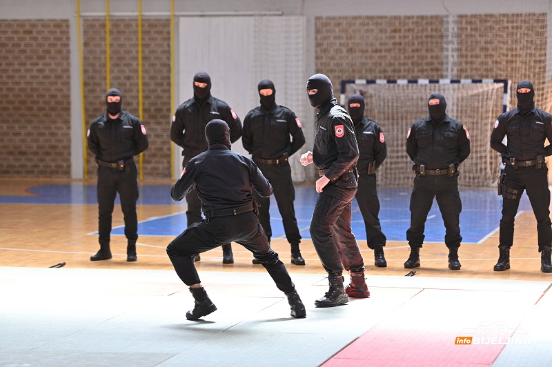 Bijeljina: Promovisana Srednja škola unutrašnjih poslova, trenutno potrebno stotine policajaca (FOTO)