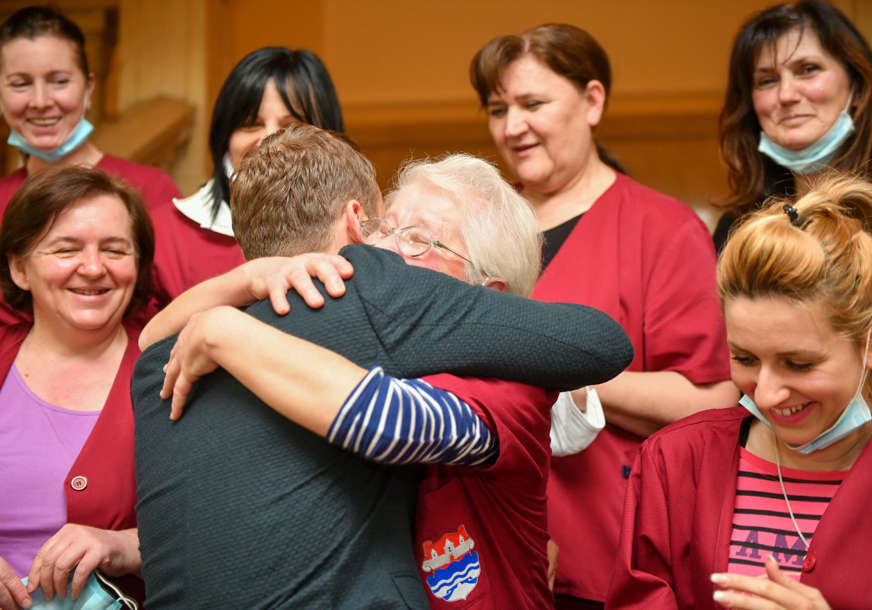 ISPUNIO OBEĆANJE Gradonačelnik povećao plate higijeničarkama