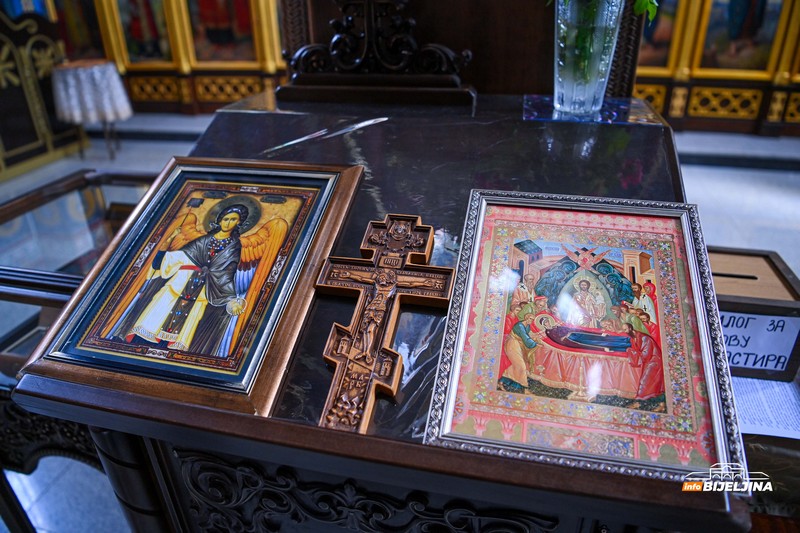 InfoBijeljina u Dragaljevcu: Brojne kuće zaključane, a nekad se po cijeli dan orila pjesma (FOTO, VIDEO)