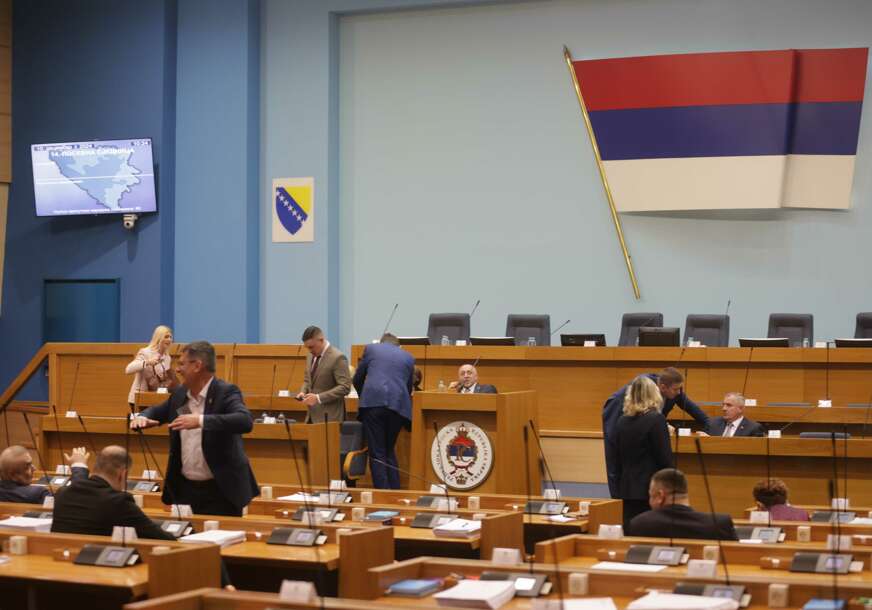 Počela POSEBNA sjednica: U Narodnoj skupštini Srpske rasprava o Informaciji o rušenju Ustava BiH