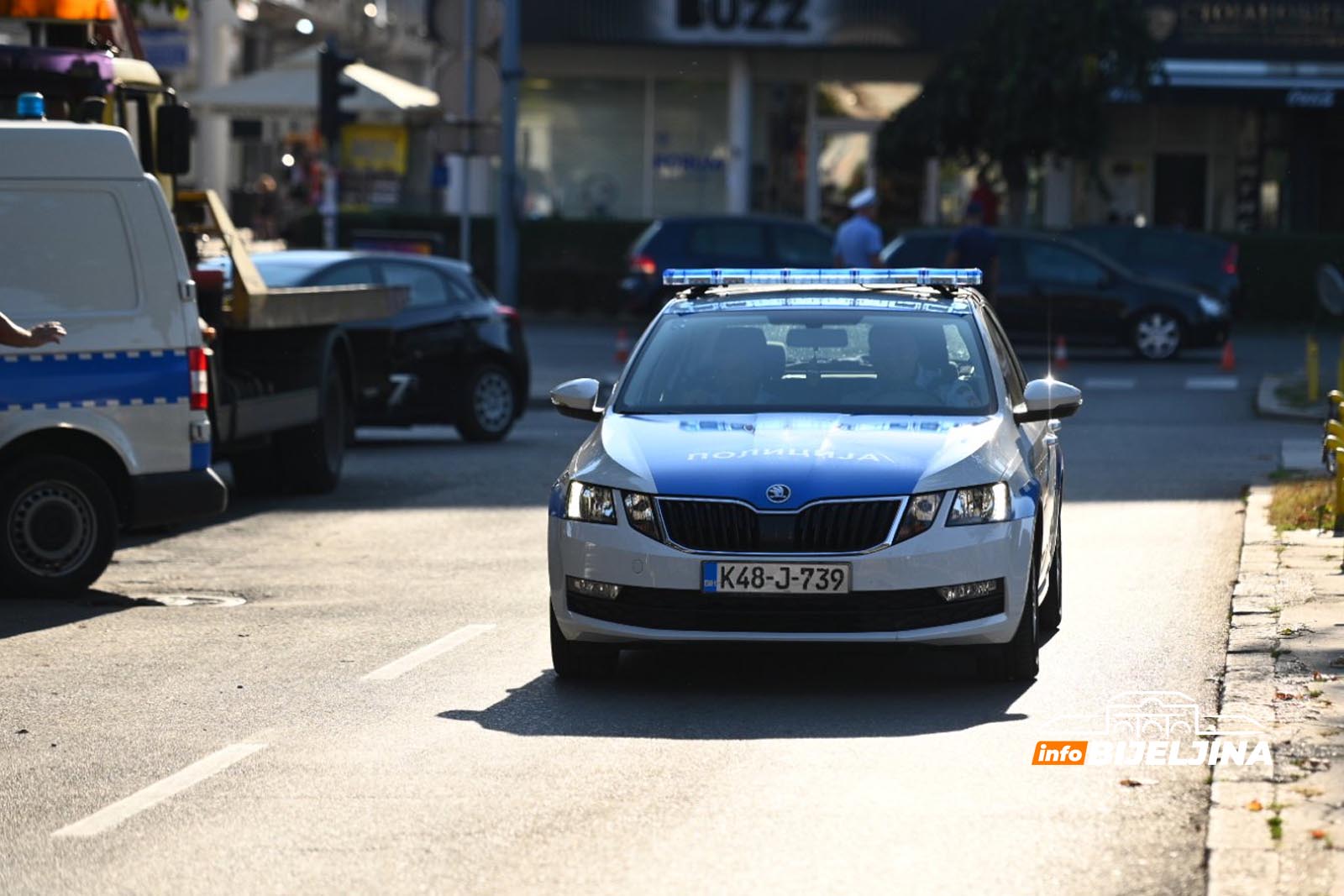 Pijani Bijeljinac imao saobraćajku, pa tokom hapšenja prijetio policajcima