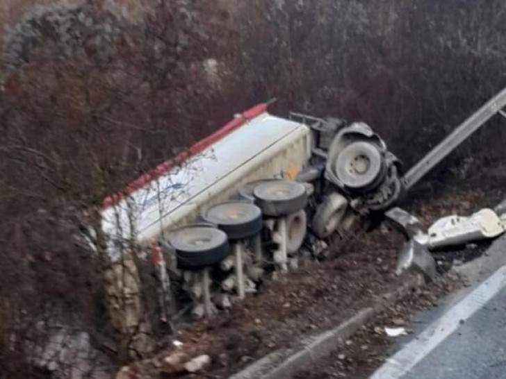 Poginuo vozač kamiona