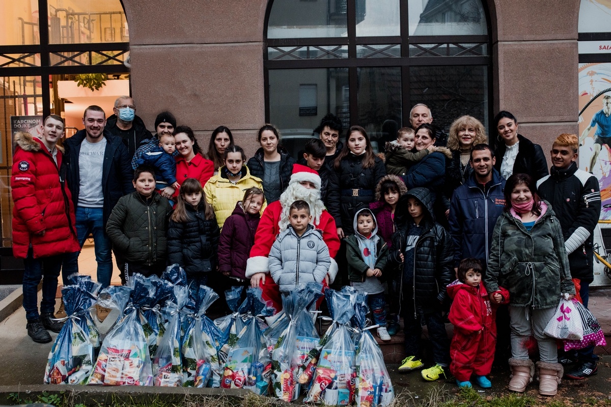 Republička omladina Srpske uljepšala Novu godinu djeci iz tri udruženja
