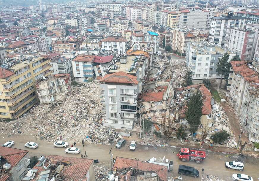 Dirljiva priča iz Turske: Djevojčica ostala bez cijele porodice pa je usvojio poznati fudbaler