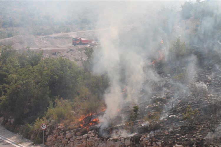 Situacija kod Neuma sve teža, vatra se širi ka selu Cerevo