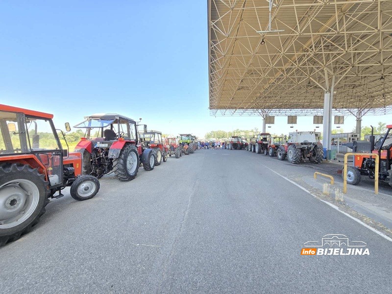 Gužve na granicama: Pojačan izlazak iz BiH, Rača blokirana zbog protesta poljoprivrednika