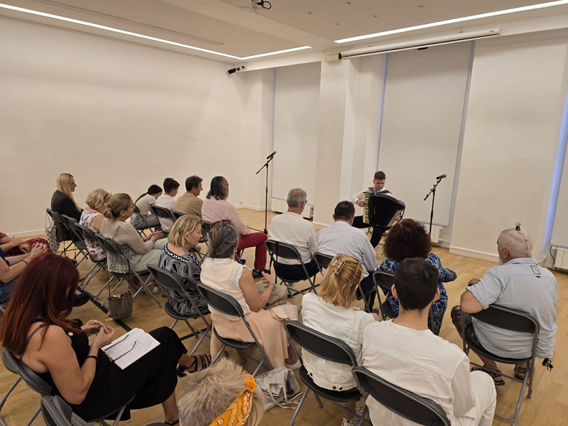 Zlatna značka za mladog virtuoza iz Bijeljine: Đorđe Perić nagrađen u Parizu