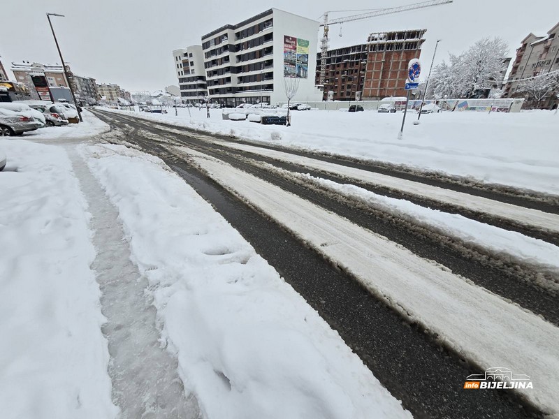 Bijeljina i jutros zatrpana snijegom: Pogledajte stanje na ulicama (FOTO)