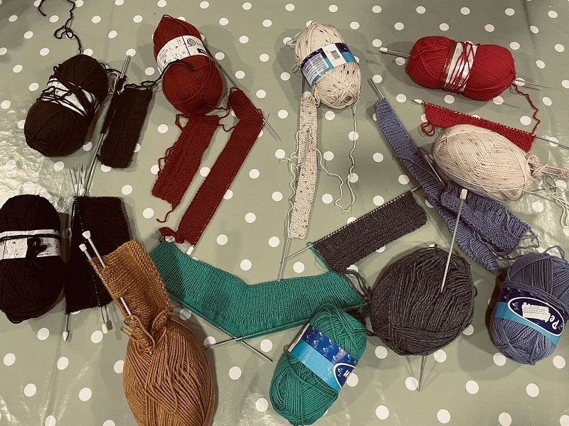 Žene sa invaliditetom iz Bijeljine uče da pletu i vezu – projekat koji čuva tradiciju i kulturu (FOTO)