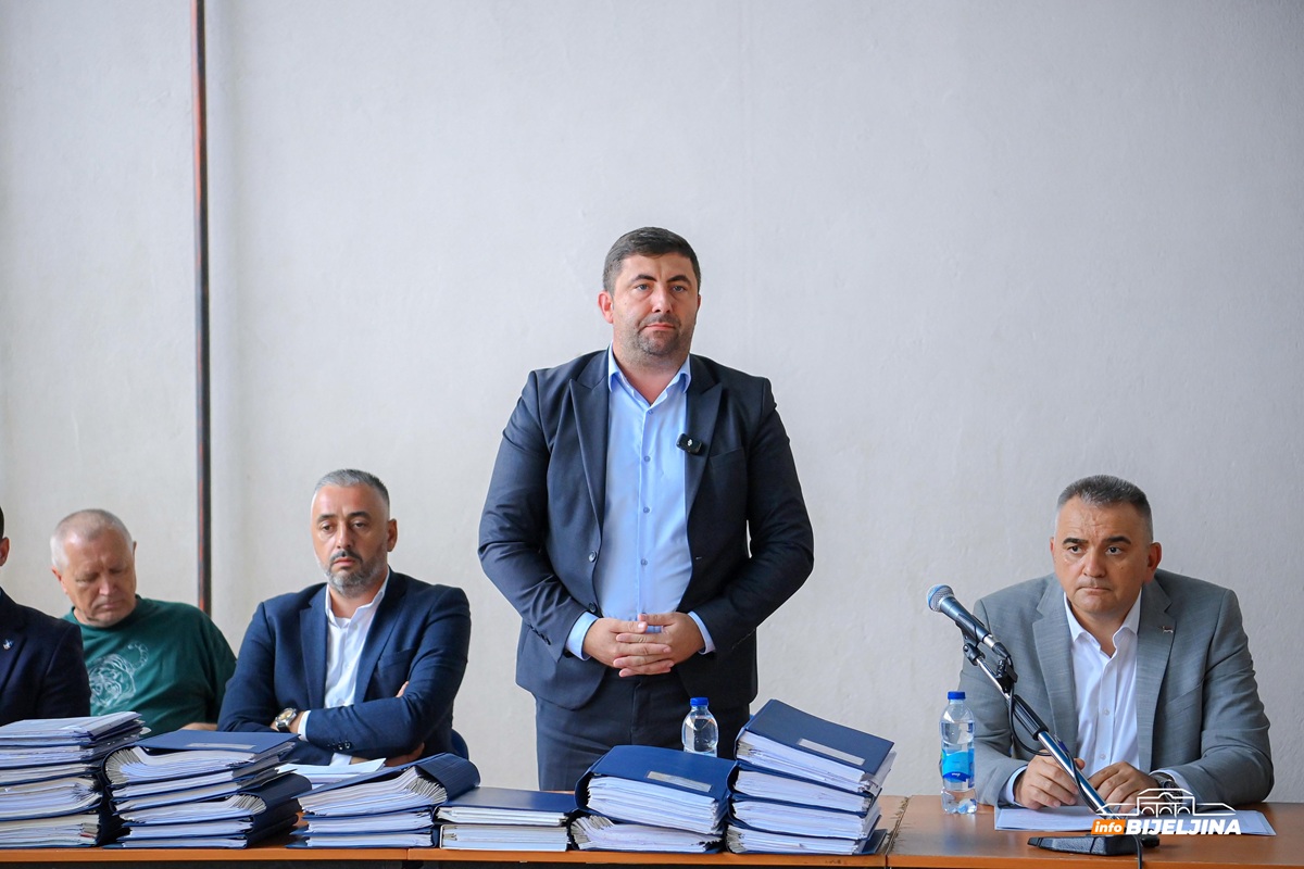 Savić pozvao Petrovića da prihvati ruku Vlade Srpske