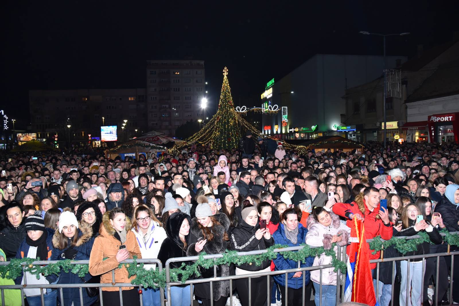 Saša Matić nastupio pred više od 10.000 ljudi u Bijeljini (FOTO, VIDEO)