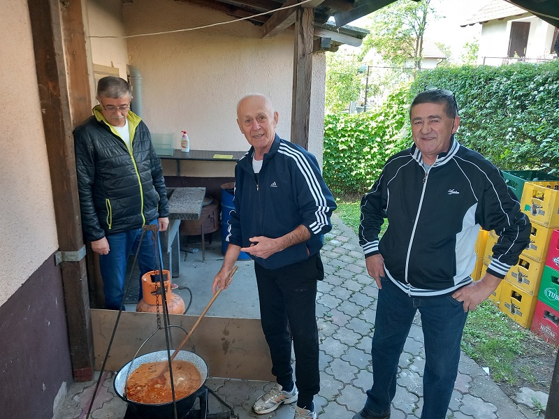 Prvi maj u Amajlijama: Rijetki ranoranioci, na meniju od kotlića do jagnjetine (FOTO)