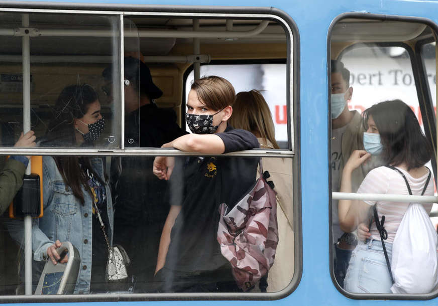 U Sloveniji pooštrene mjere: Kažnjavanje putnika u javnom prevozu, studenti prelaze na onlajn nastavu