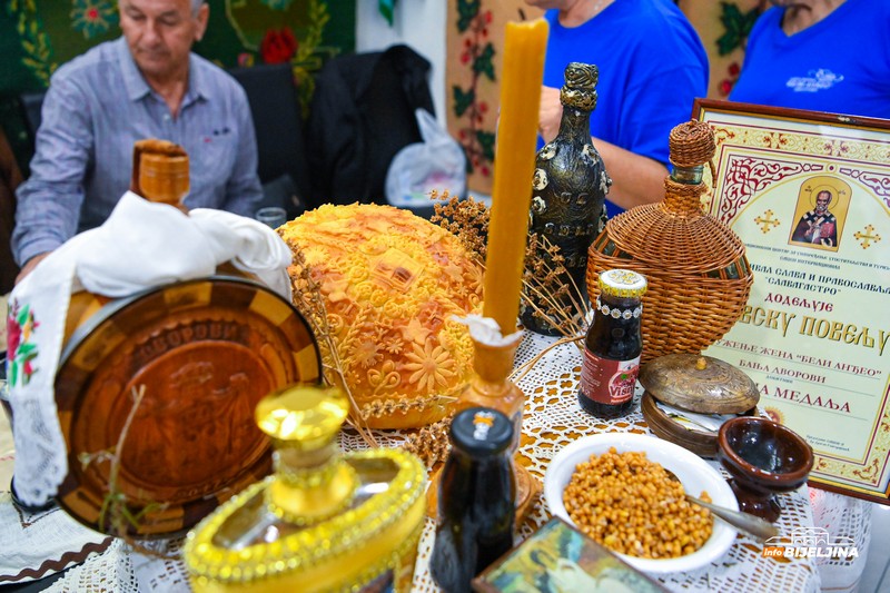 “Beli anđeo“ na Sajmu turizma u Bijeljini: Čuvari tradicije, kulture i nasljeđa