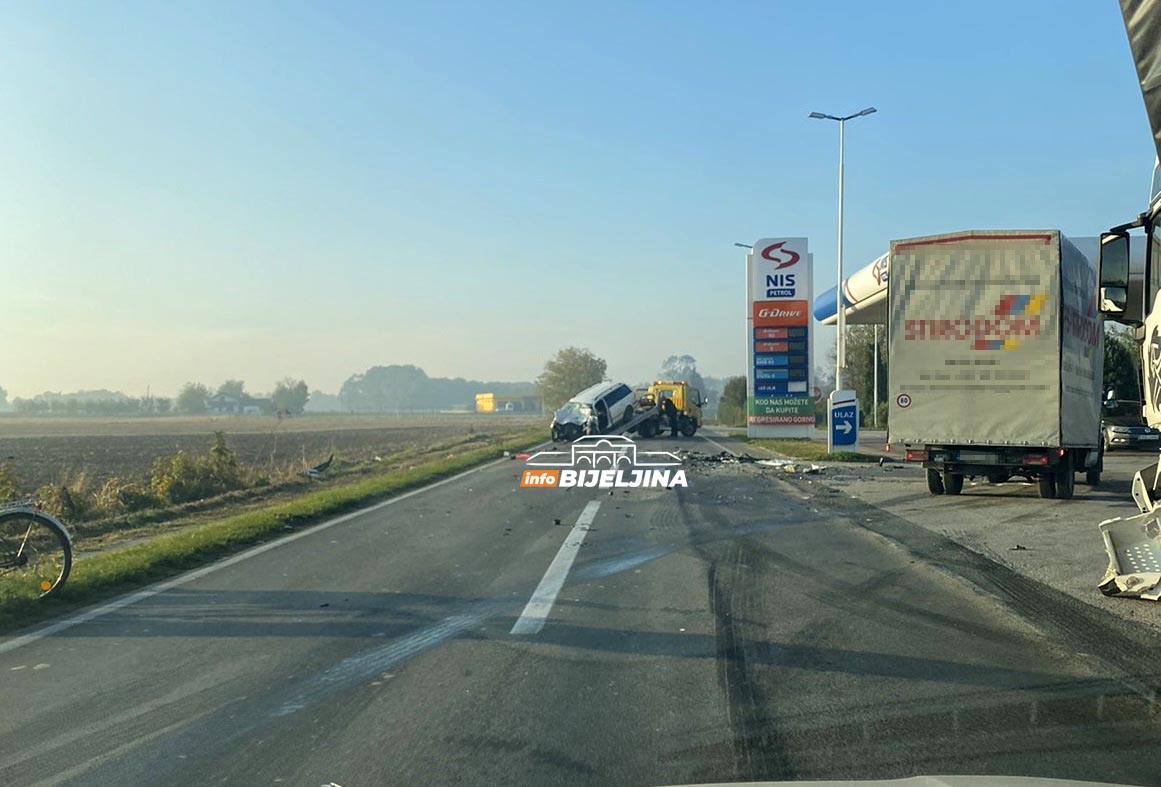 TEŠKA NESREĆA KOD BIJELJINE U sudaru kamiona i auta poginula žena (FOTO)