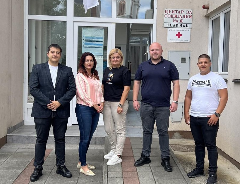 Forum mladih Socijalističke partije Srpske realizovao humanitarnu akciju - Knjiga na dar